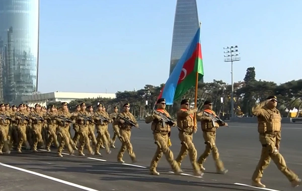 Dövlət Mühafizə Xidmətinin hərbçilərinin paraddan keçidi