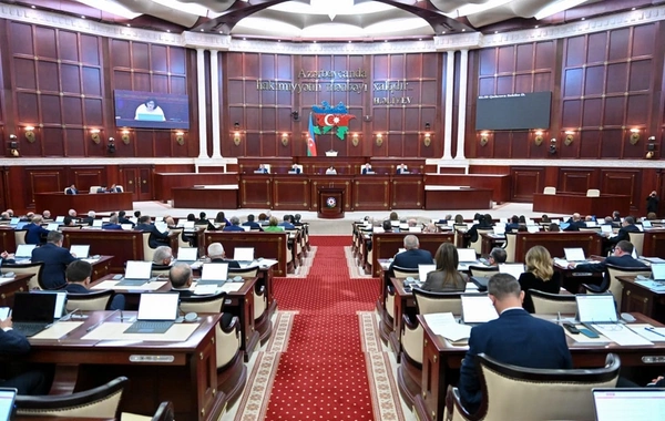 Milli Məclis gələn ilin büdcəsini I oxunuşda müzakirə edir