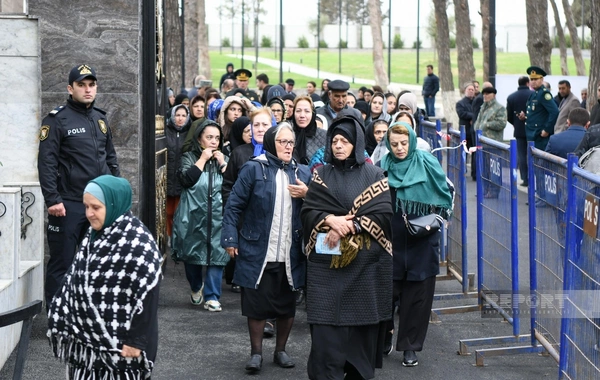 Dövlət rəsmiləri Hərbi Memorial Məzarlığı ziyarət ediblər