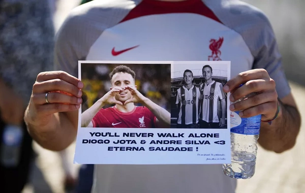 Thousands of people gathered to bid farewell to Diogo Jota and André Silva