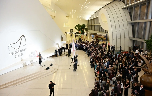 Heydər Əliyev Mərkəzində Kerol Förmenin sərgisinin açılışı olub