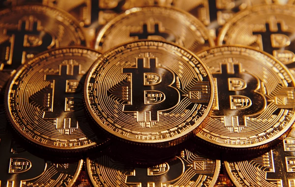 Bitcoinin qiyməti yüksəlir: 90 min dolları keçdi