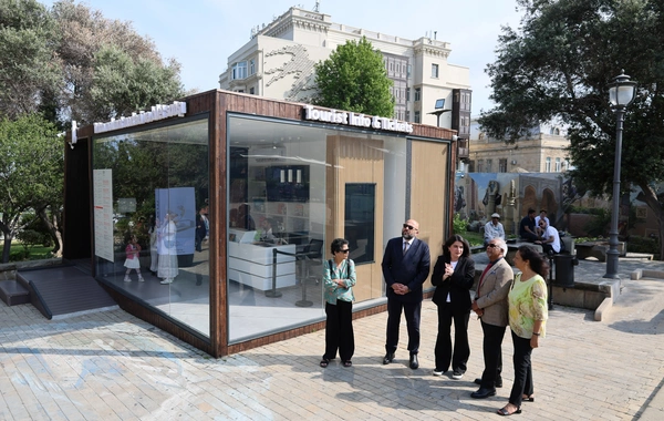 Mavriki Prezidenti İçərişəhərlə tanış olub