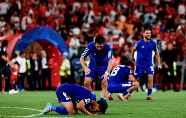 Benfika azarkeşləri məğlubiyyətdən sonra ağ dəsmal qaldırıb, futbolçularını fitə basdı