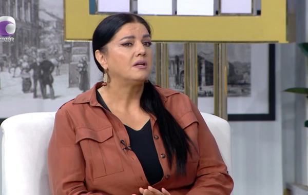 Əməkdar artist verilişə görə nişanını qaytarıb
