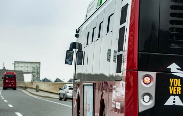 Avtobus dayanacaqda saxlamadı - XƏBƏRDARLIQ EDİLDİ