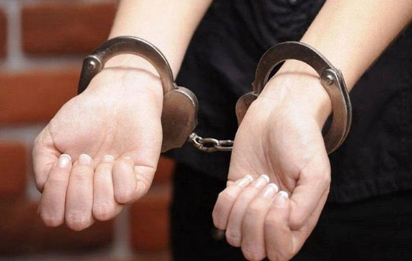 Atasını təhqir edən şəxsi öldürən 20 yaşlı gənc HƏSB EDİLDİ
