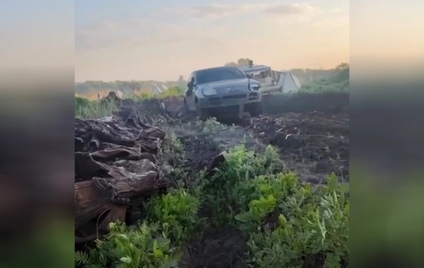 Rusiyalı hərbçilər döyüş bölgəsinə Porsche Cayennelə gəldi