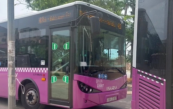 В Баку пассажир избил водителя автобуса