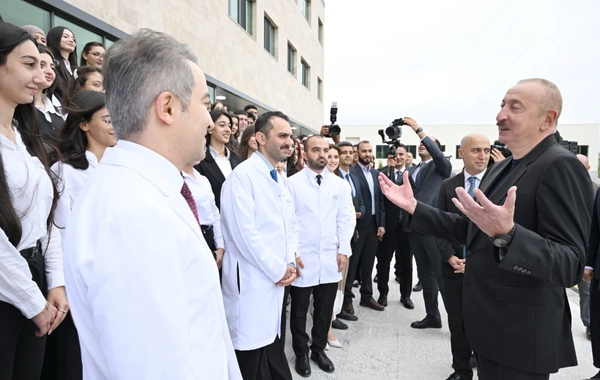 İlham Əliyev Qarabağ Universitetinin Klinikası binasının açılışında iştirak edib