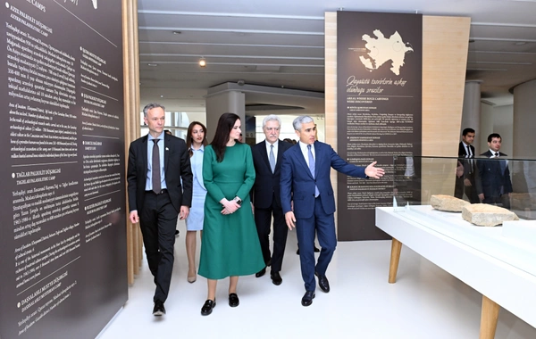 Litvanın Baş naziri İnqa Ruqiniene Heydər Əliyev Mərkəzində olub