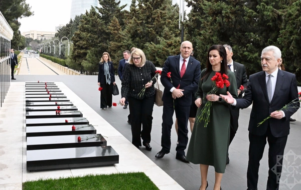 Prime Minister of Lithuania visited the Alley of Martyrs in Baku