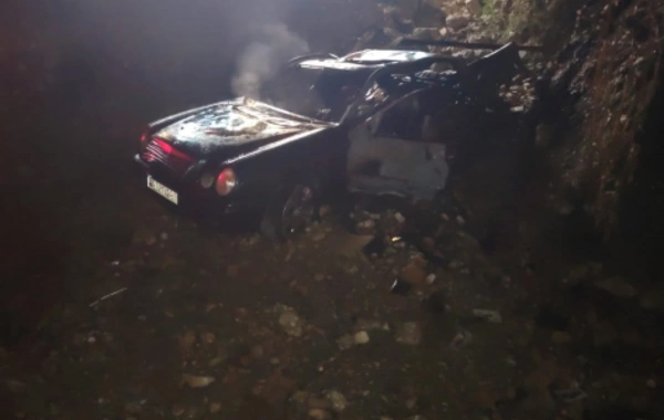 İsmayıllıda AĞIR QƏZA: "Mercedes" aşaraq yandı, qadın sərnişin öldü
