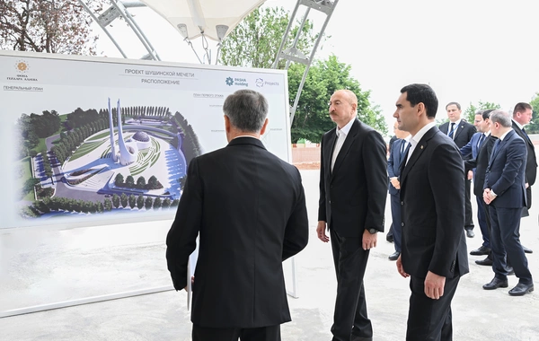 Azərbaycan və Türkmənistan prezidentləri Şuşa məscidində tikinti işlərinin gedişi ilə tanış olublar