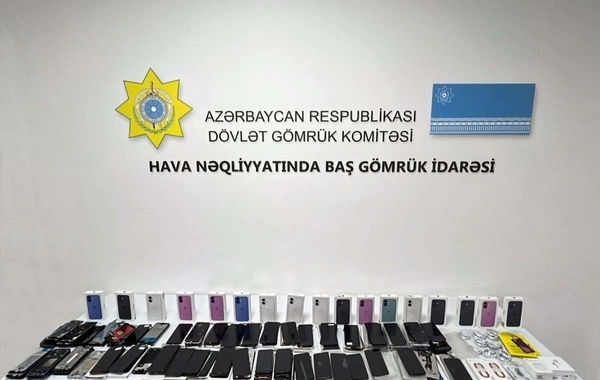 İstanbuldan Bakıya gələn çamadanda bəyan edilməyən 17 telefon aşkarlanıb