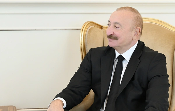 İlham Əliyev Fərhad Xəlilova "İstiqlal" ordenini təqdim edib