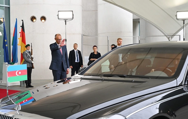 İlham Əliyev və Federal Kansler Fridrix Merts mətbuata bəyanatlarla çıxış ediblər