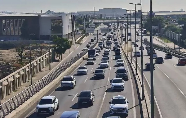 Bakının bəzi yollarında nəqliyyatın sıxlığı yaranıb
