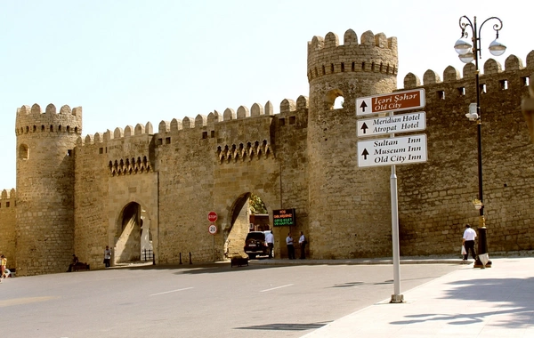 С завтрашнего дня в Ичеришехер ограничат движение транспорта