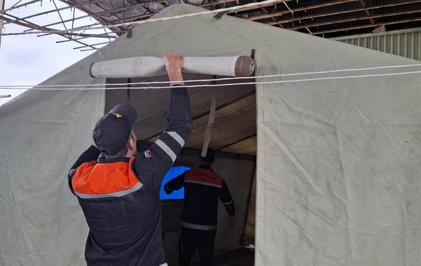 FHN evsiz qalan ailə üçün çadır quraşdırdı