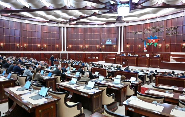 Parlament İnzibati Xətalar Məcəlləsinə çoxsaylı dəyişiklikləri qəbul edib