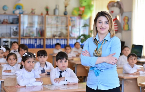 Məktəblərdə geyim qaydalarına görə monitorinqlər başlandı