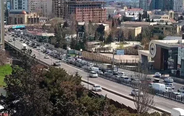 Транспортный коллапс в Баку: названа причина