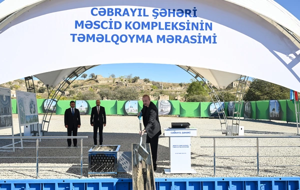 İlham Əliyev Cəbrayıl şəhər məscidinin təməlini qoyub