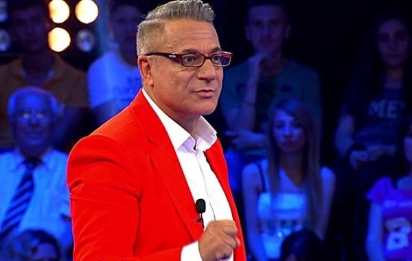 Mehmet Ali Erbilin özündən 48 yaş kiçik yeni SEVGİLİSİ