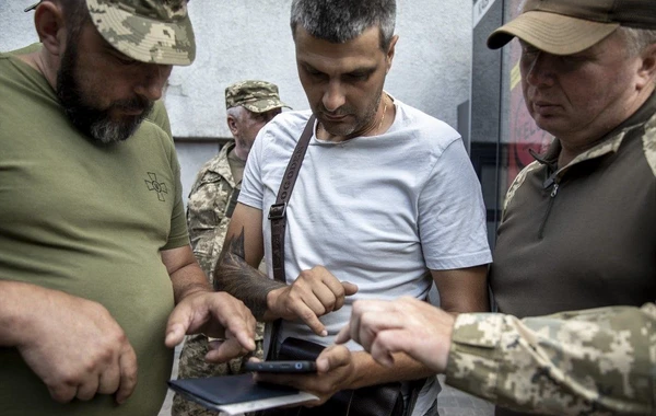 Ukrayna Ordusu hərbi xidmətə uyğun vətəndaşlar axtarır
