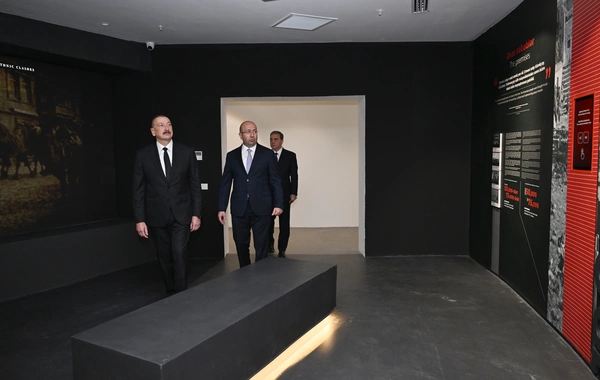 İlham Əliyev Anım Günü ilə əlaqədar Vətən müharibəsi şəhidlərinin xatirəsini bir dəqiqəlik sükutla yad edib