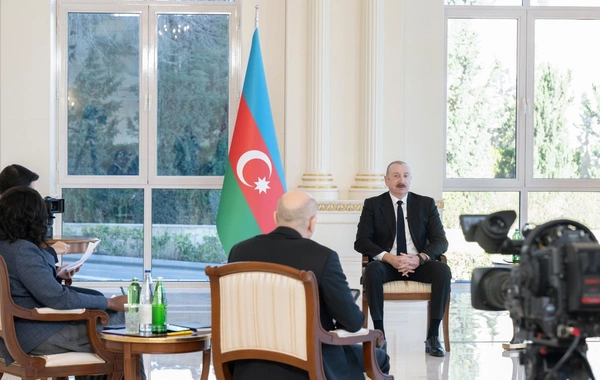 Президент Азербайджана Ильхам Алиев дал интервью местным телеканалам