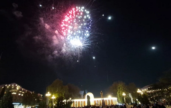 Gəncədə Zəfər Gününə həsr edilmiş konsert keçirilib, atəşfəşanlıq olub
