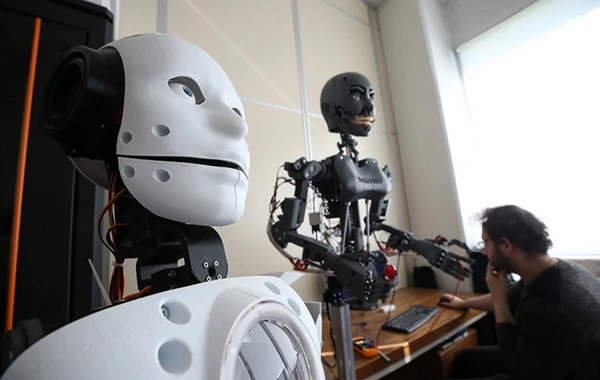 40 gündə ərsəyə gətirilən Türkiyənin ilk insanabənzər robotu "Tomyris" təqdim olunub