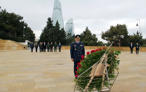 Azərbaycan və İran müdafiə nazirləri Bakıda görüşdülər