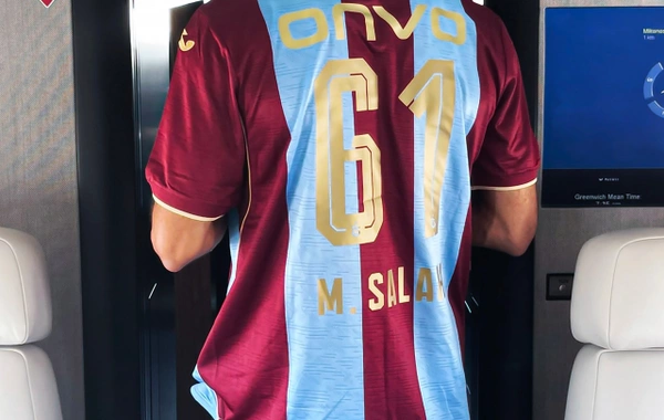 Salah "Trabzonspor" forması geyinib azarkeşləri coşdurdu - "Bizə hər yer Trabzon"