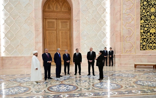 Президент Ильхам Алиев посетил Центр исламской цивилизации в Ташкенте