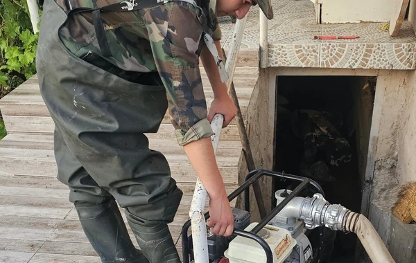 Naxçıvanda evlərin zirzəmisini su basıb