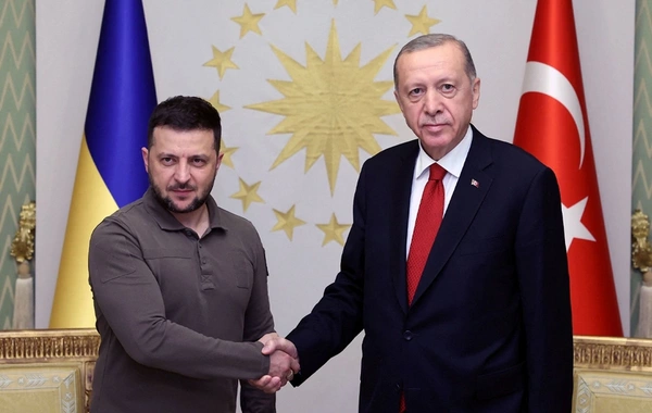 Zelenski Ərdoğanla Azərbaycan səfirliyinin binasının vurulmasını müzakirə edib