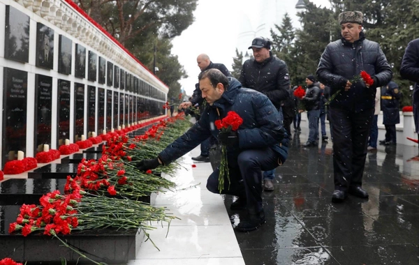 SOCAR kollektivi Şəhidlər xiyabanını ziyarət edib