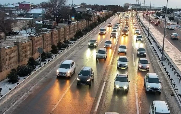 Aeroport yolu buz bağlayıb, nəqliyyatın hərəkəti çətinləşib