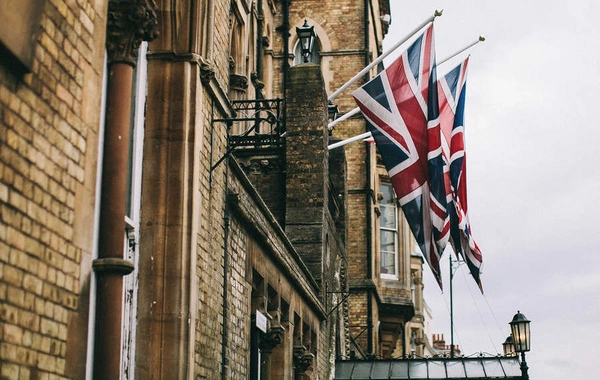 Britaniya diplomatlarını İrandan təxliyə edib