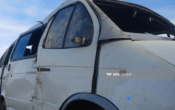 Samuxda fəhlə daşıyan sərnişin mikroavtobusu aşıb: Ölən və xəsarət alanlar var