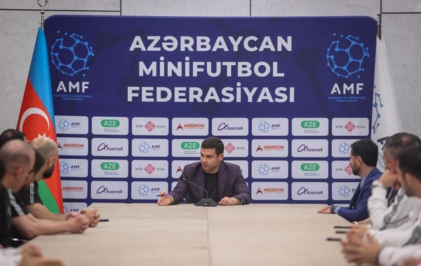 Orxan Məmmədov Avropa çempionatından əvvəl minifubol millisinin üzvləri ilə görüşüb