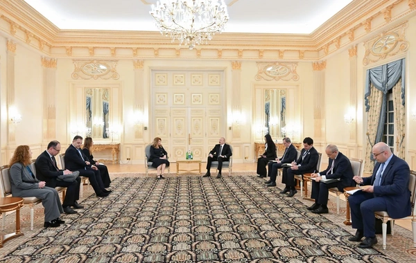 Prezident İlham Əliyev bolqarıstanlı həmkarı ilə görüşüb