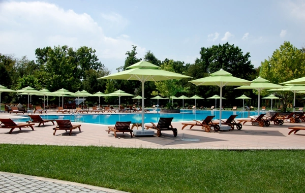 Otelindən danışan Əməkdar artist: 20 ildir həyat yoldaşım idarə edir