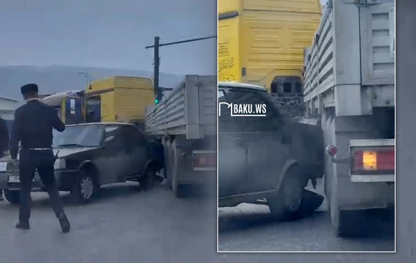 Meyvəlidə Tofaşla yük maşını toqquşub