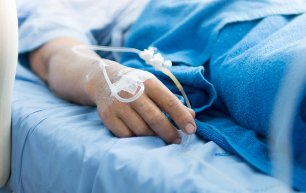 Damarını doğrayan qadın Gəncə Dövlət Universitetindən işdən çıxarılıb? - RƏSMİ AÇIQLAMA