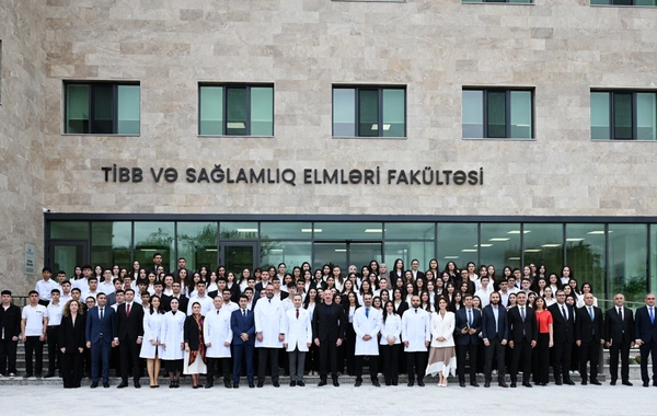 İlham Əliyev Qarabağ Universitetinin Klinikası binasının açılışında iştirak edib