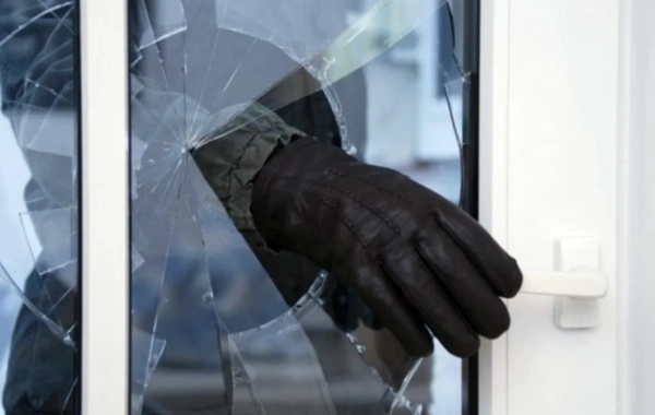 İşlədiyi evdən 30 min manatlıq oğurluqda şübhəli bilinən şəxs saxlanılıb